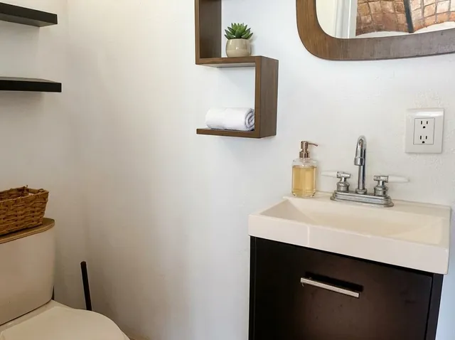 Contemporary bathroom vanity